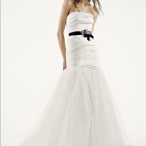 Vera Wang Wedding Dress SIZE 10